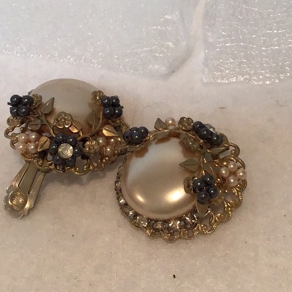 Faux Pearls and Rhinestones Clip on Vintage Earrings - Picture 3 of 5